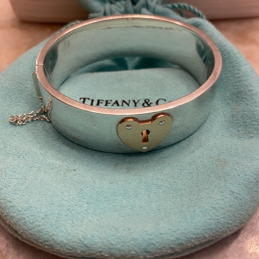 Tiffany & Co. - Heart & Keyhole bangle bracelet